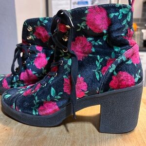 Betsey Johnson Floral Velvet Ankle Boots sz 8.5